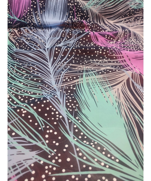 Delikatna tkanina szyfon - wzór w różowe, szare i miętowe pióra